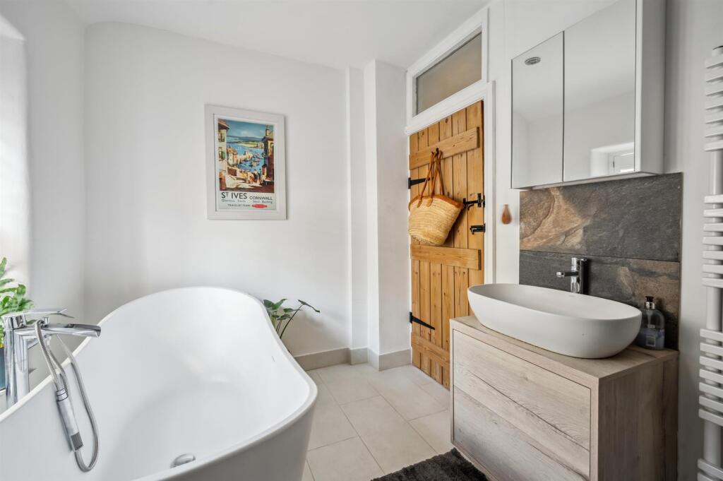 Bathroom - vanity unit.jpg