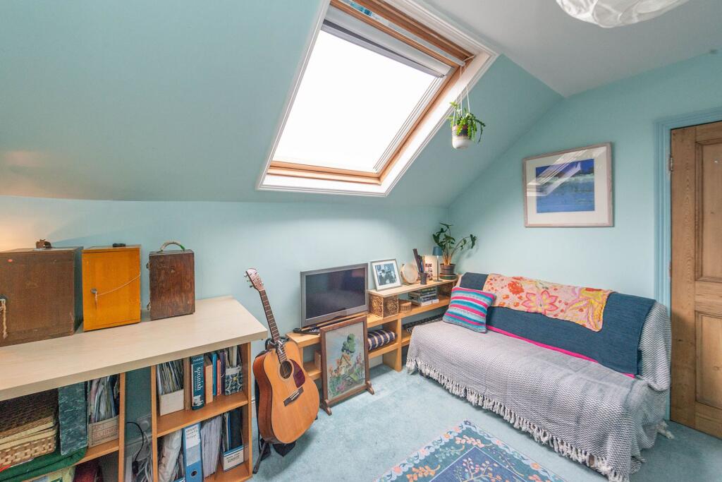 BEDROOMS AND BATHROOMS/UTILITY ROOM