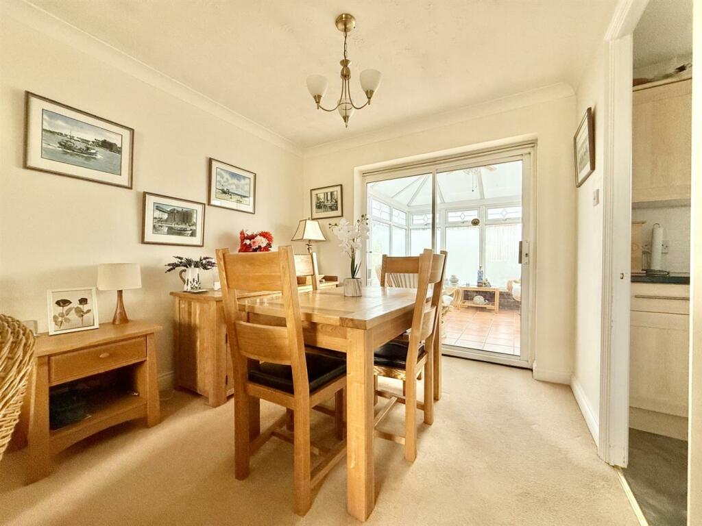 DiningRoom.jpg