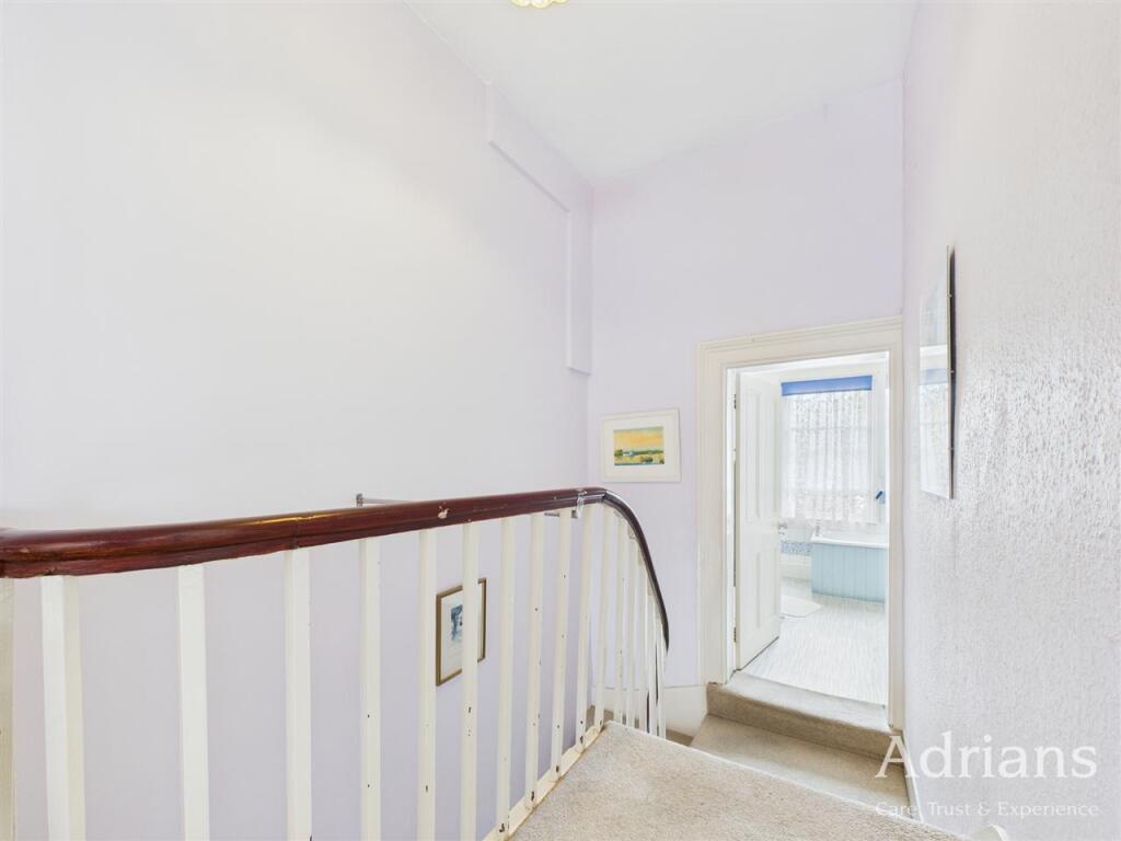 FIRST FLOOR LANDING
