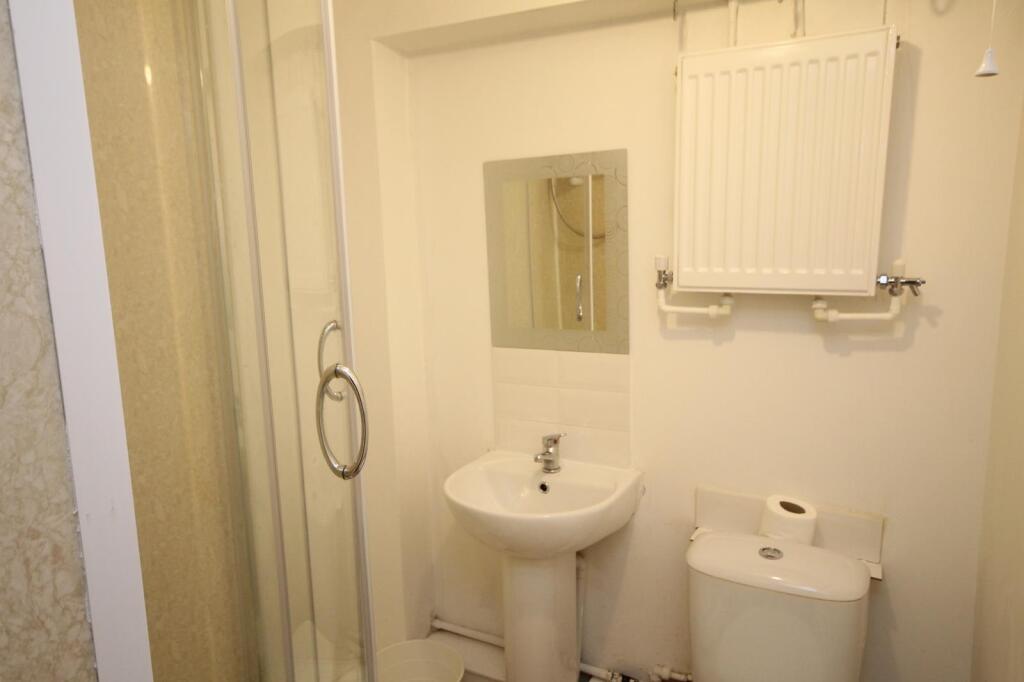 Downstairs Shower Room (Copy).JPG