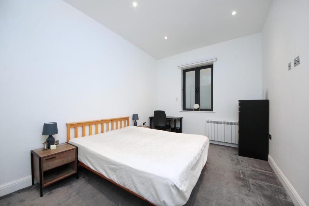 Gv- F2 - 34 Gunnersbury Ave (14).jpg