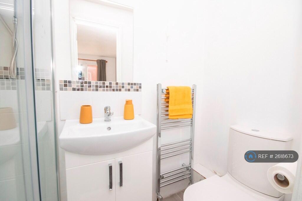 Bedroom 2 En-Suite 