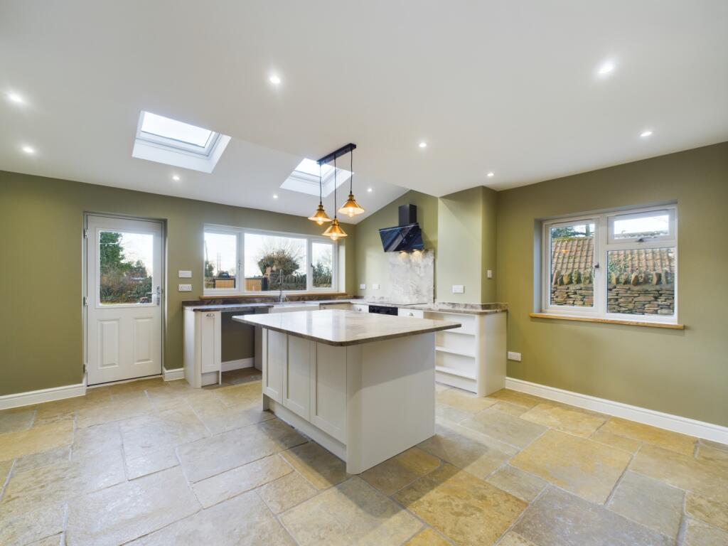 CAM02023G0-PR0113-STILL022