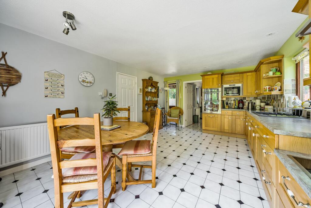 Kitchen/Dining Room (2)