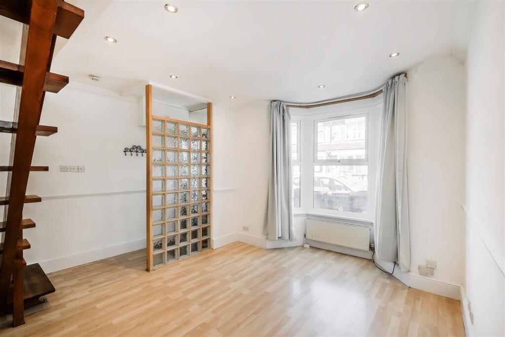 21 Woodend road-13.jpg