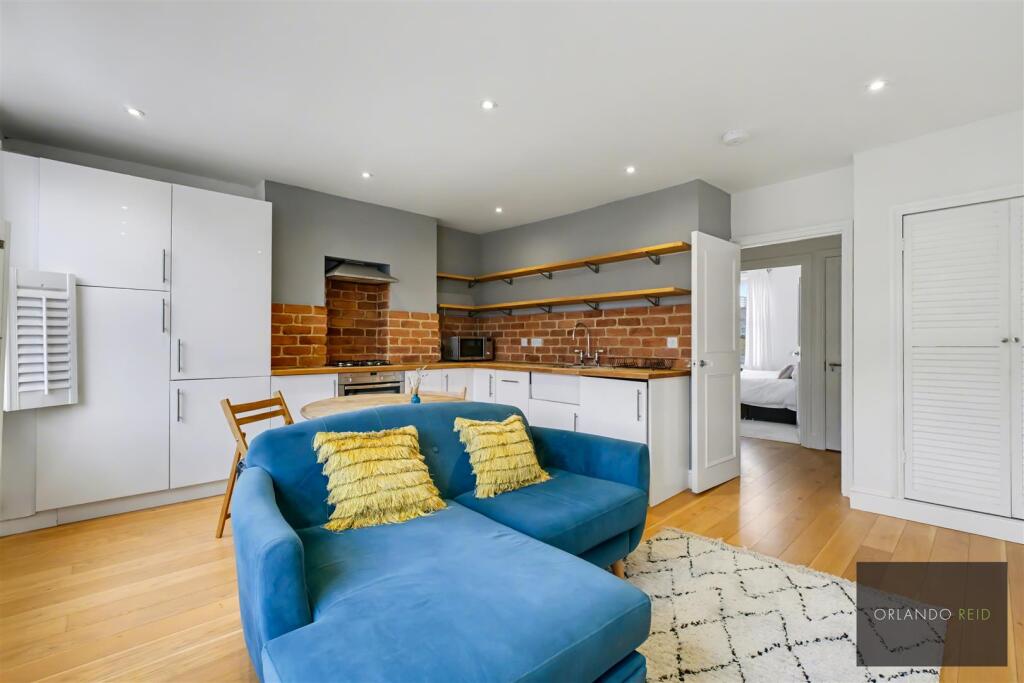 258B Battersea Park Road SW11 3BP-6.jpg