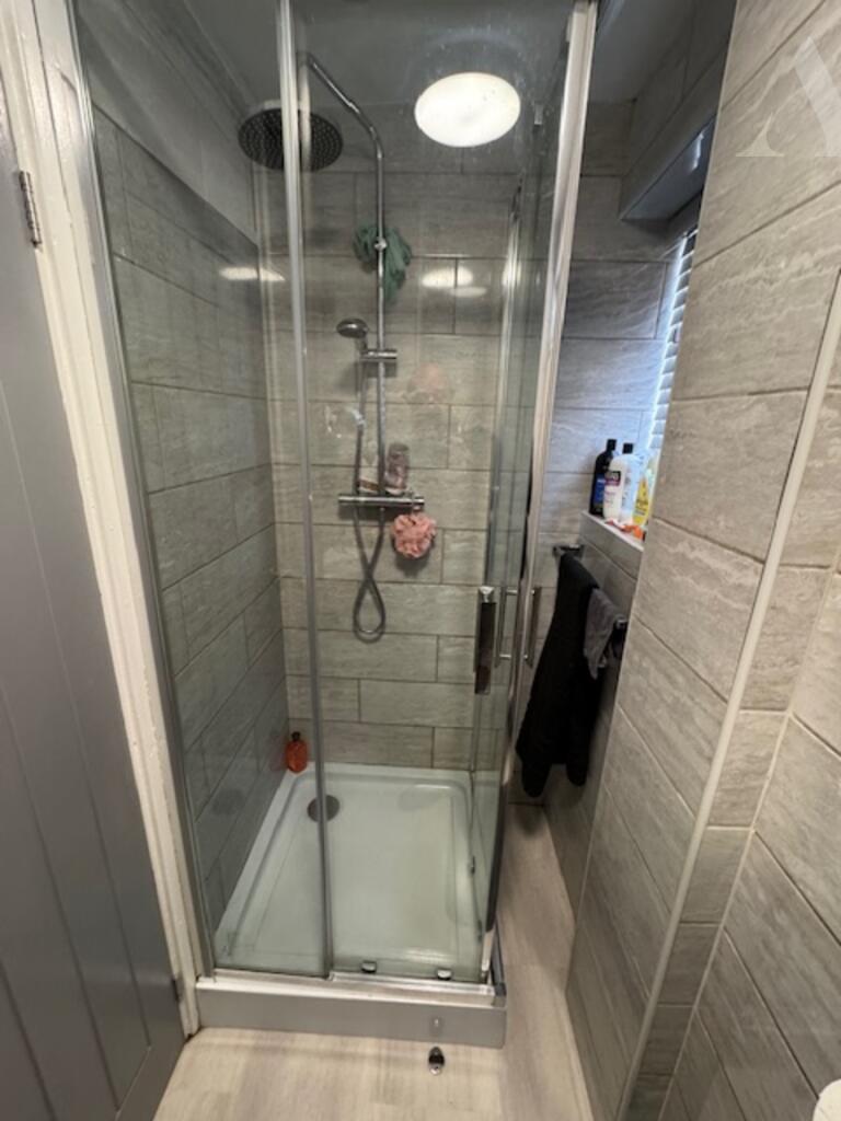 58 Kempson Road shower room