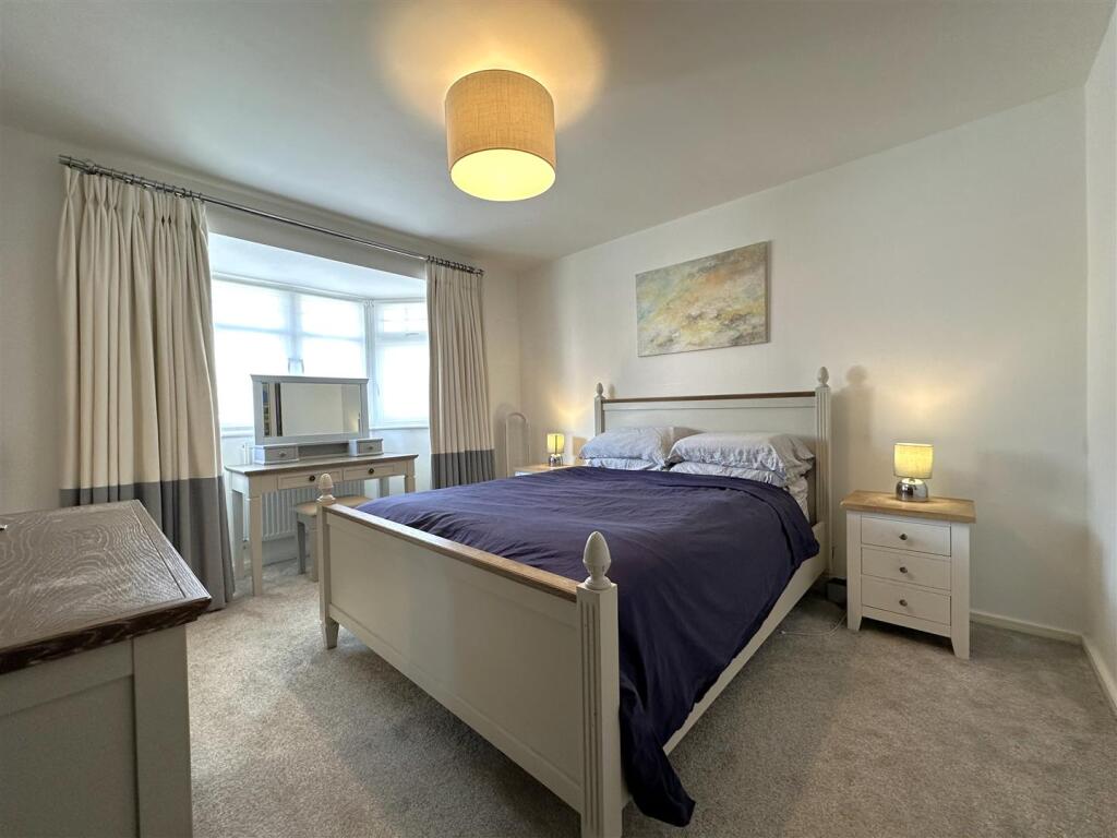 Master Bedroom 889