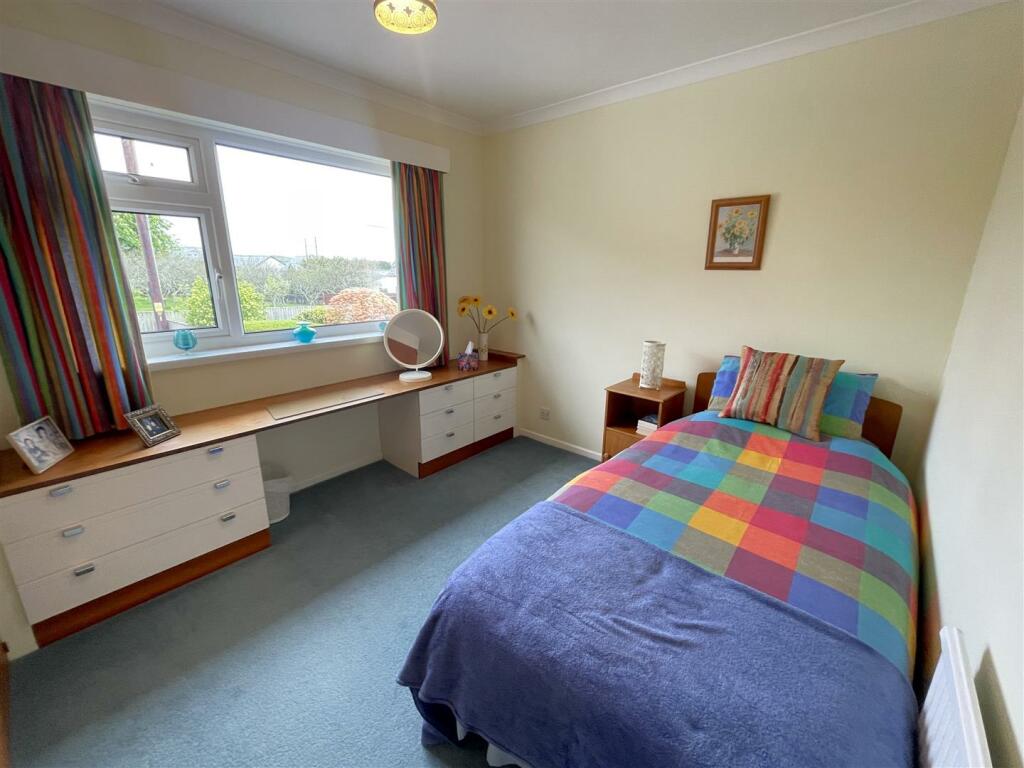 bedroom 4.JPG