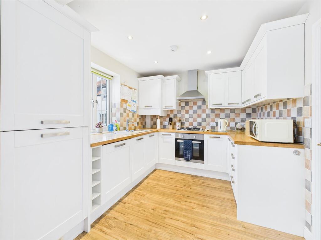 Kitchen: