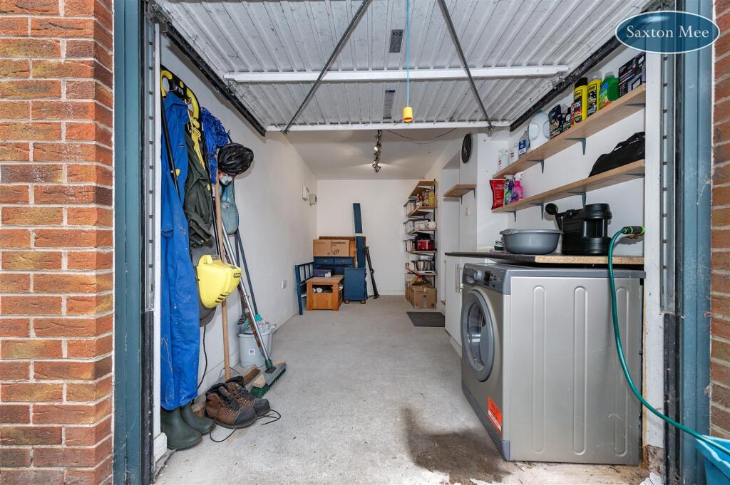 garage 9894.jpg
