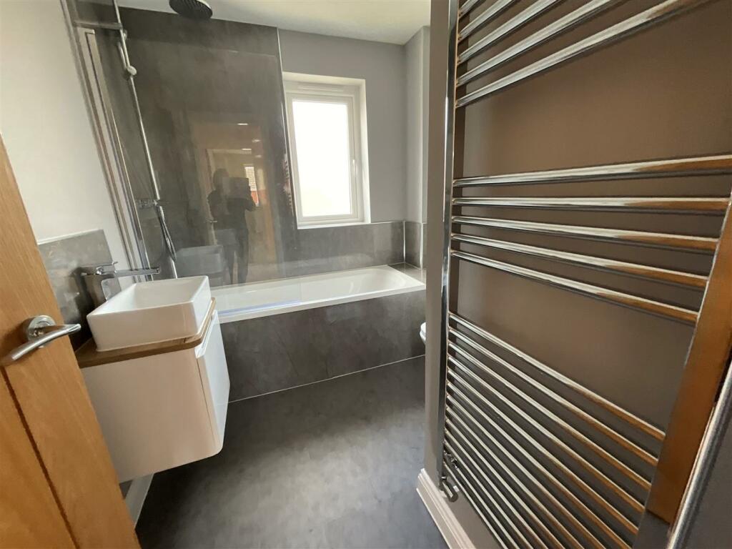Plot 7 bathroom 2.jpg