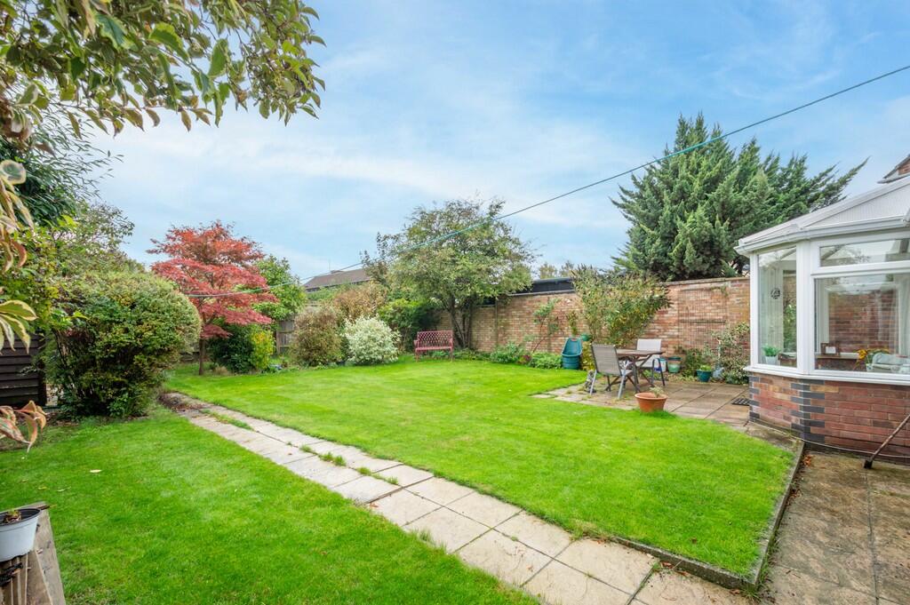 2 Adastral Close-...