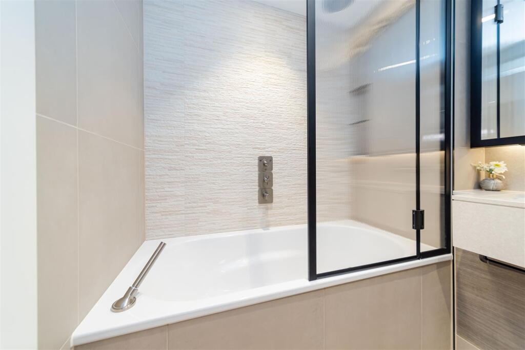 Bathroom             .jpg