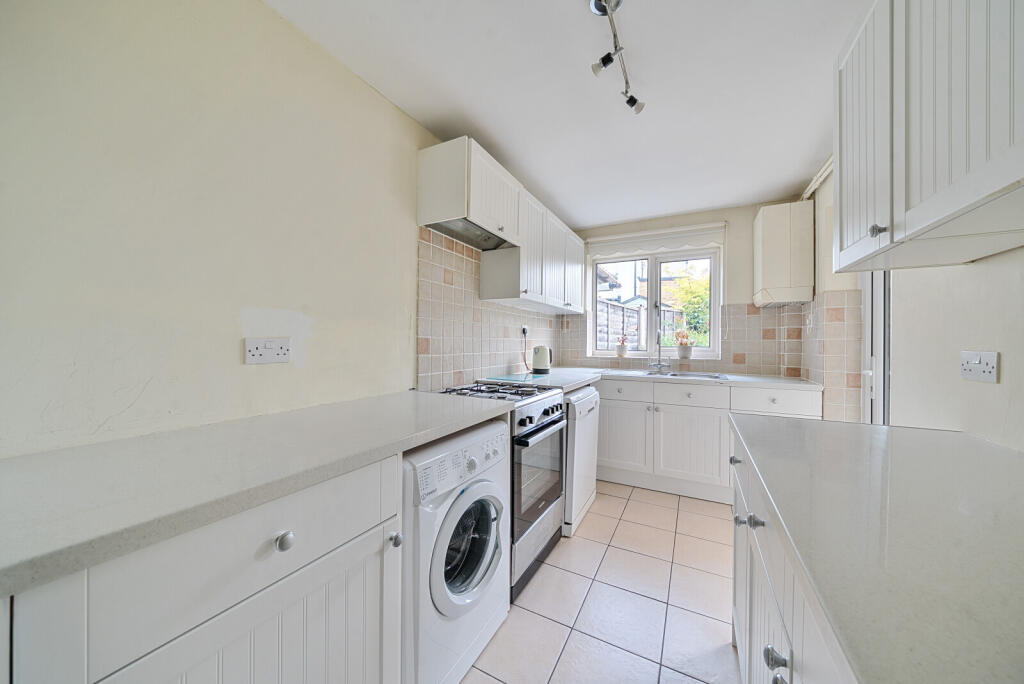 1298502-7-6847379...