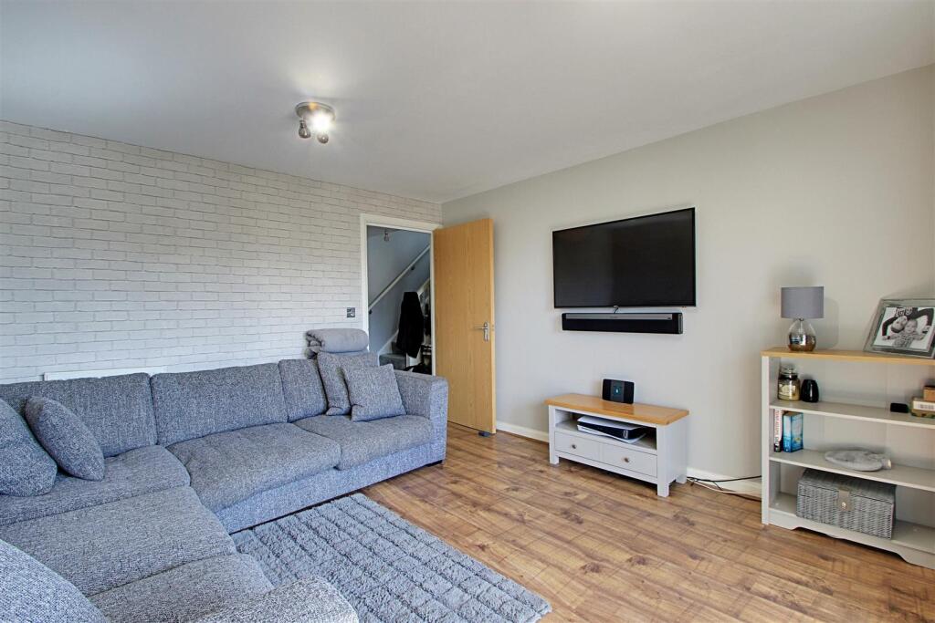 Living Room 1.jpg
