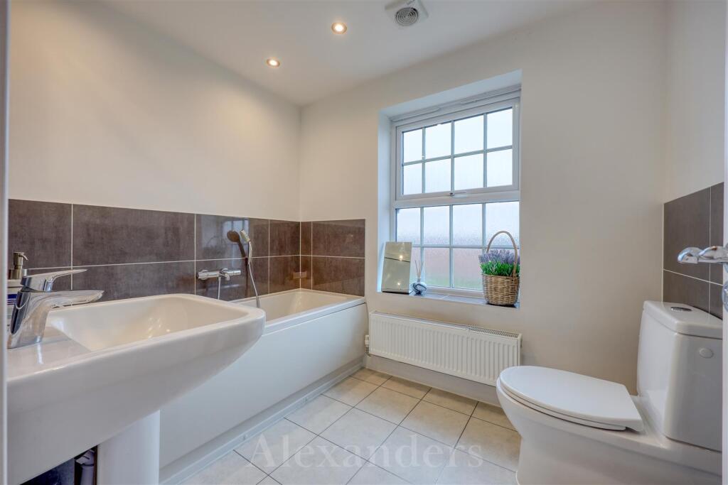 10 Meadow Hill Lane-17.jpg