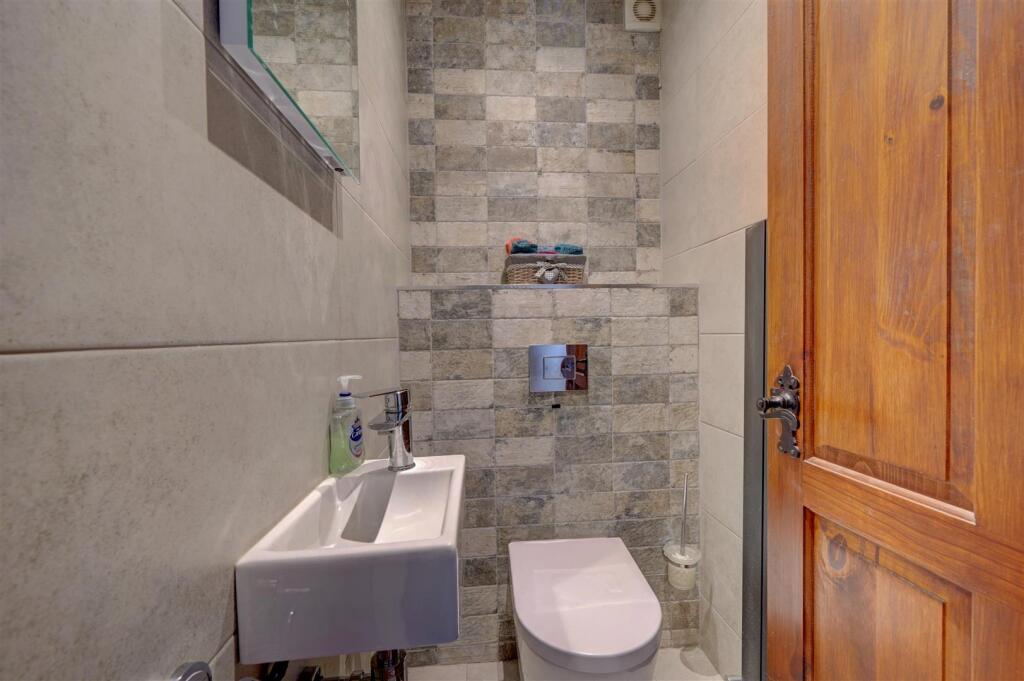 8 Lambert Rd (40).jpg