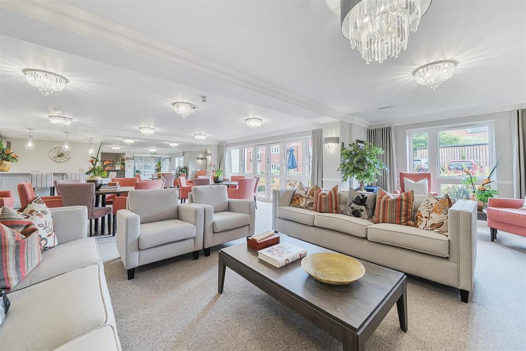 Owners Lounge 4.jpg