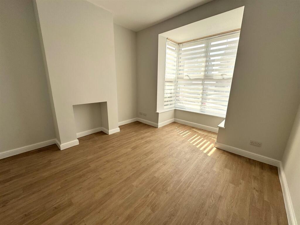 LIVING ROOM.jpg