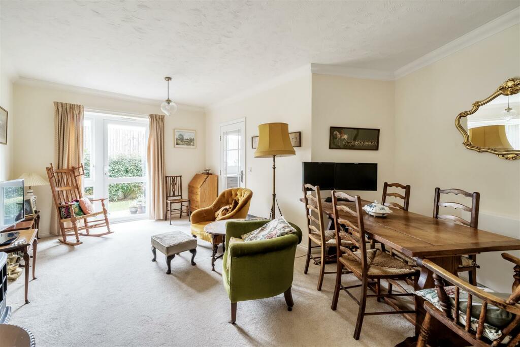 Dining Area.jpg