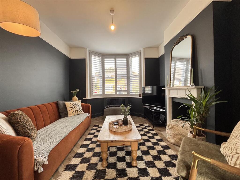 New street lounge.jpg