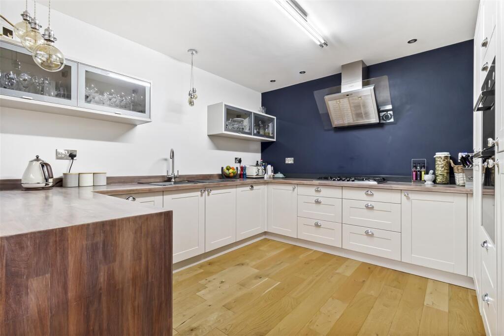 St Marys Close,89-006.JPG