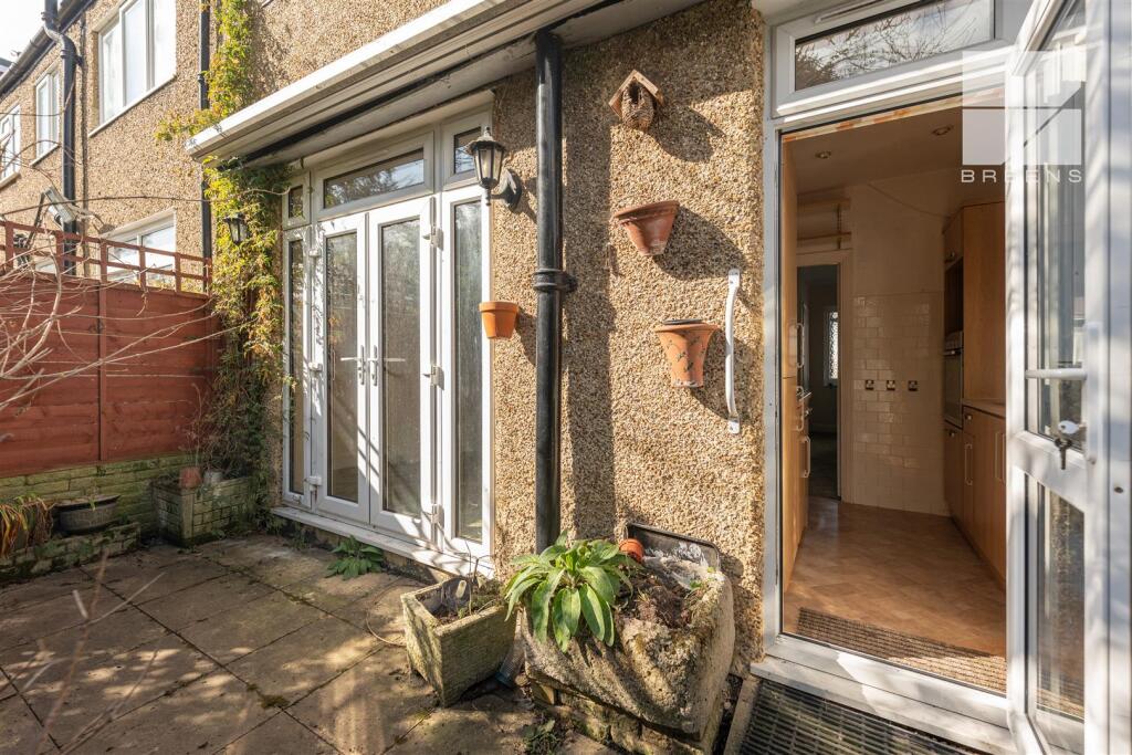 39 Beech Hall Crescent_0022.jpg
