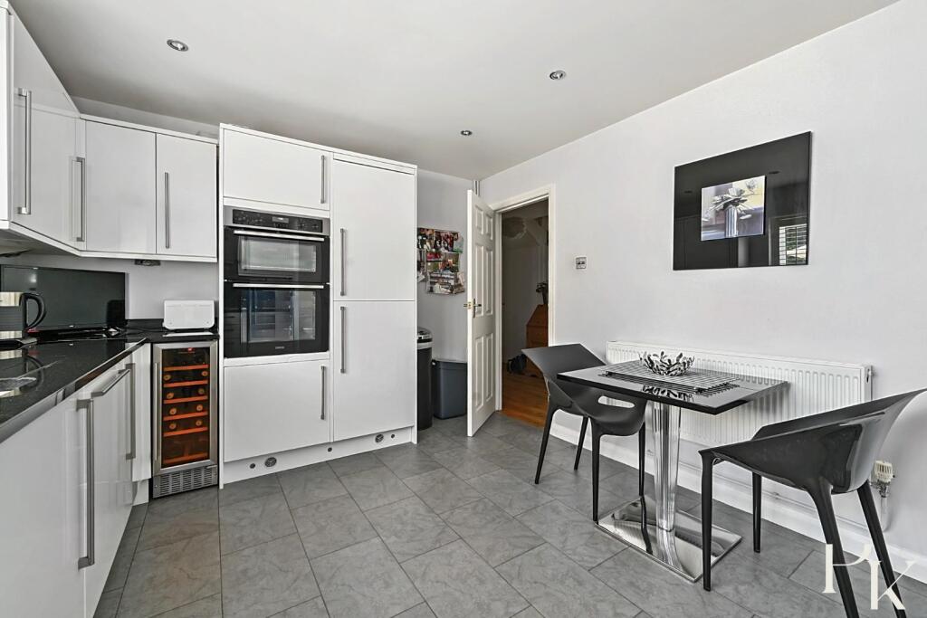 22 Hangleton Manor Close, BN3 (2).jpg