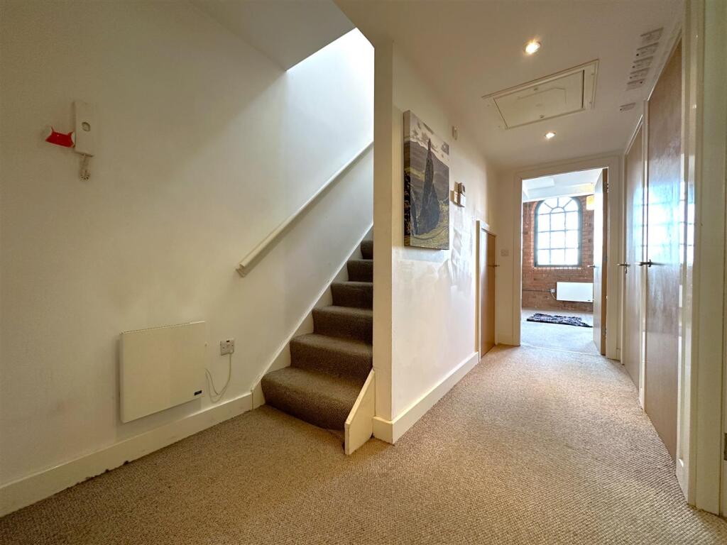 Inviting Entrance Hall 346