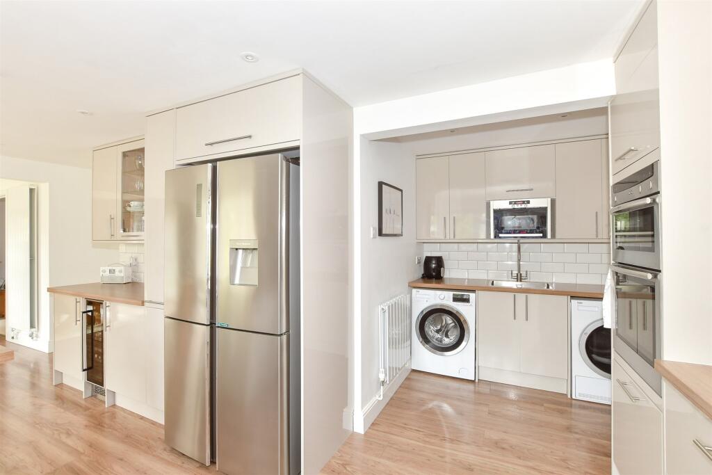 Kitchen/ Dining Area