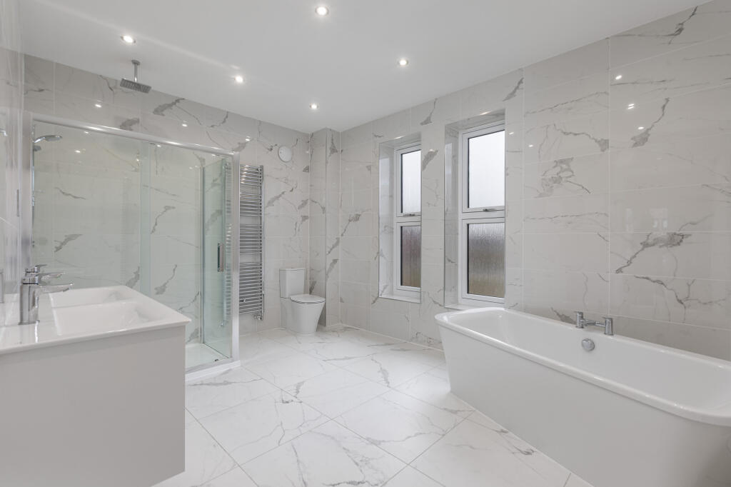 Ensuite - Primary Bedroom