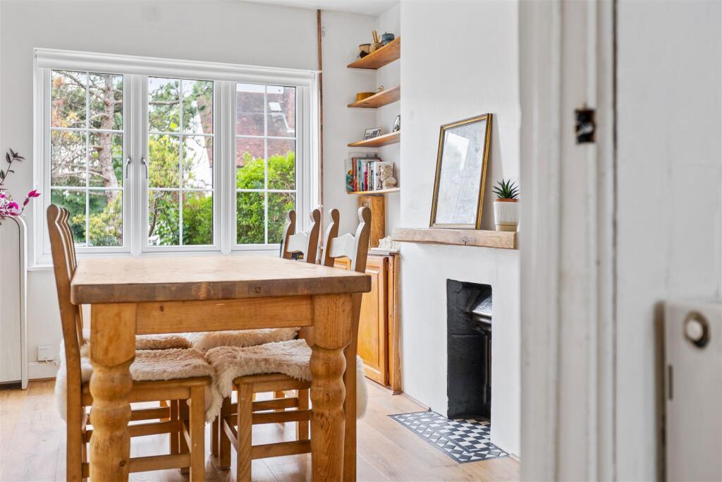 52 Shott Lane-12.jpg
