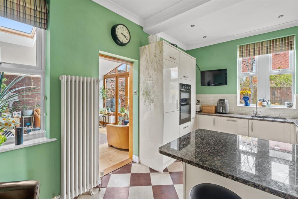 4 Bartholomews Close - 016.JPG