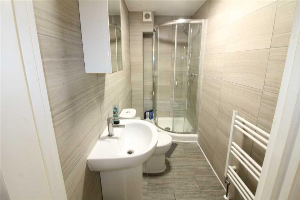 FIRST FLOOR SHOWER