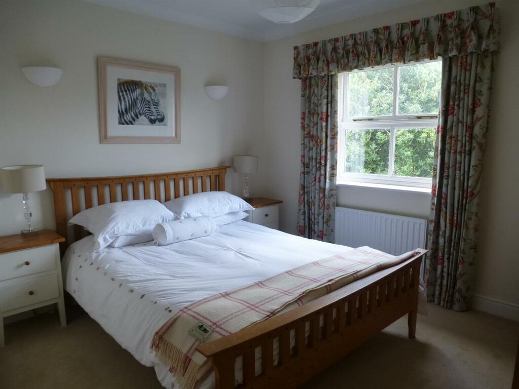 Hawthorn Cottage master bedrm.JPG