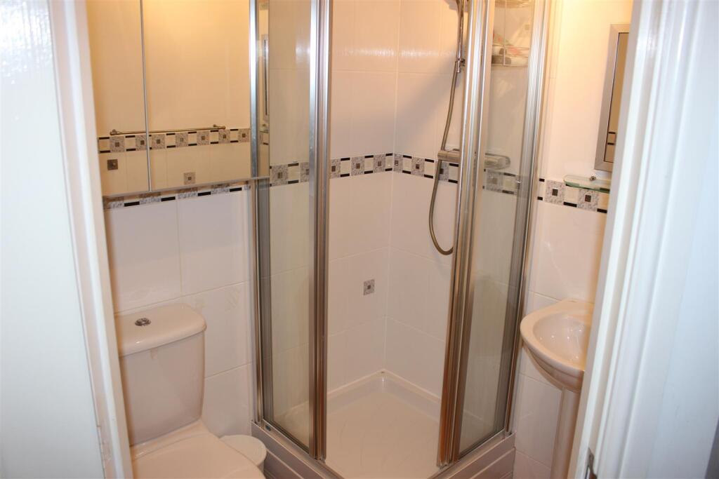 Modern Ensuite Shower Room