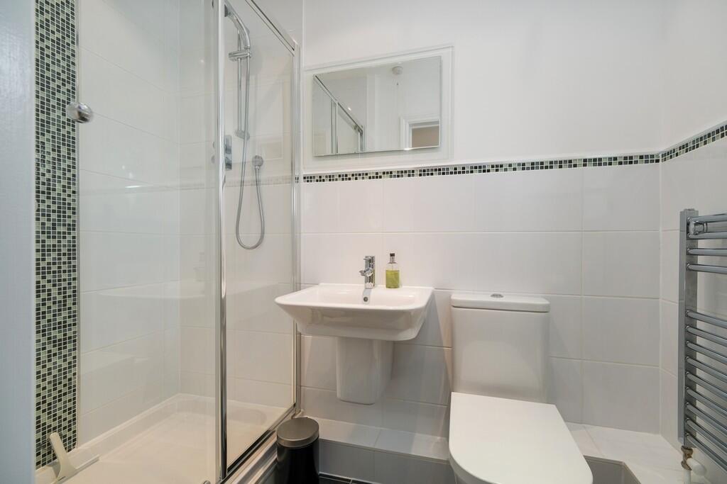 1440px-4 Shrubber...