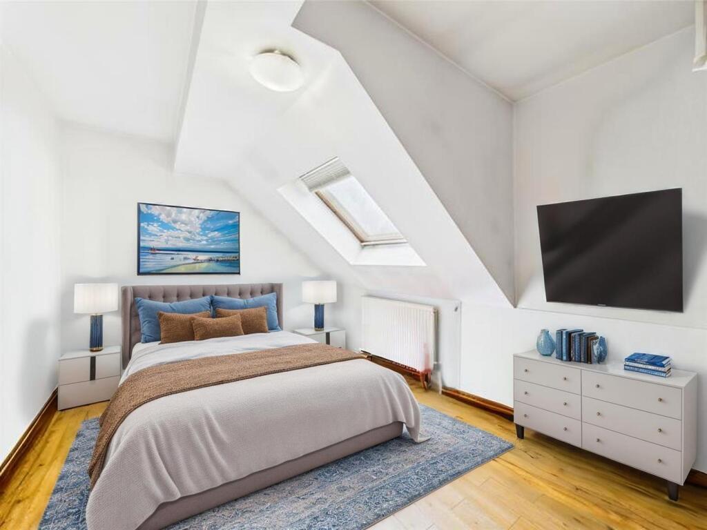 CAM02664G0-PR0102-STILL013 - Bedroom - Standard - 