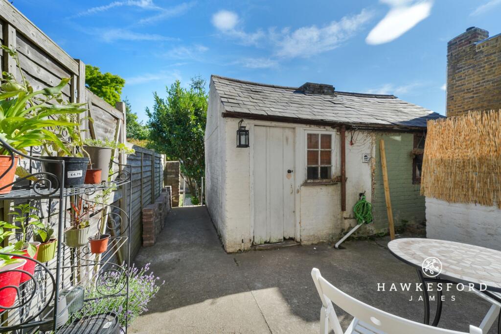 Key Street, Sittingbourne - Courtyard