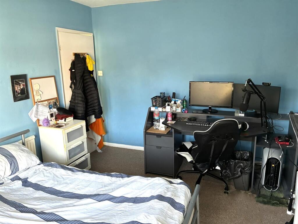 BEDROOM 2