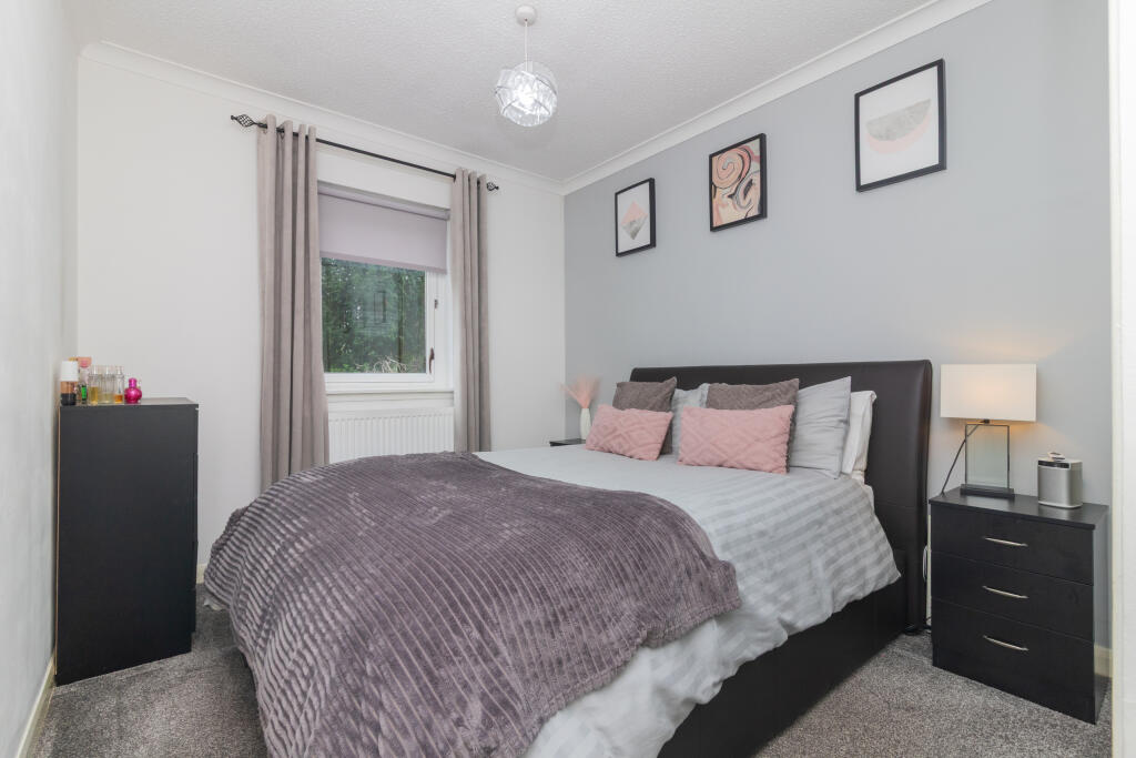 24 south park drive Paisley L-13