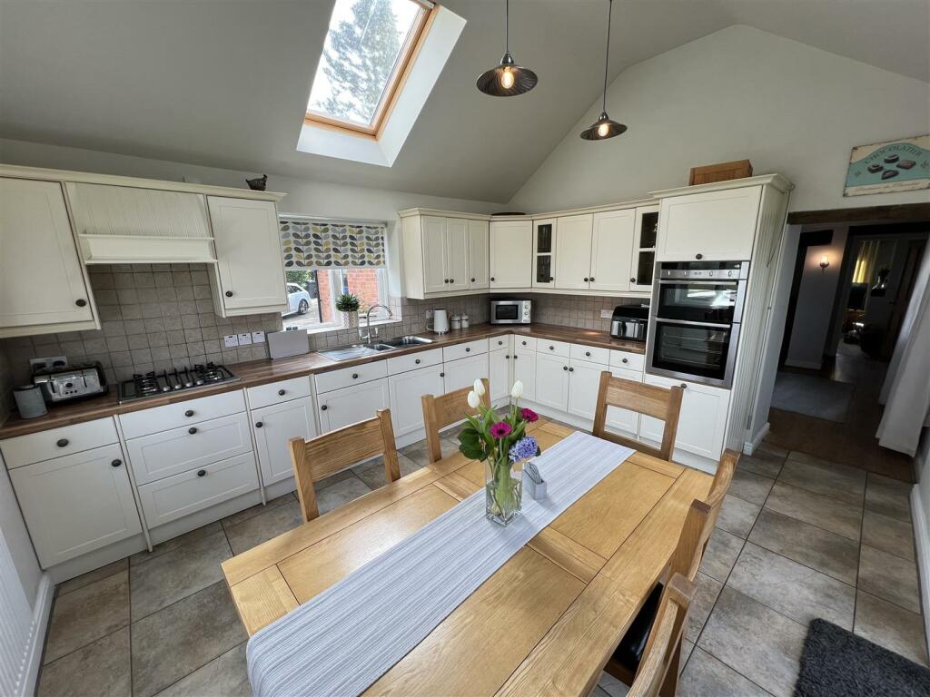 Kitchen A.JPG