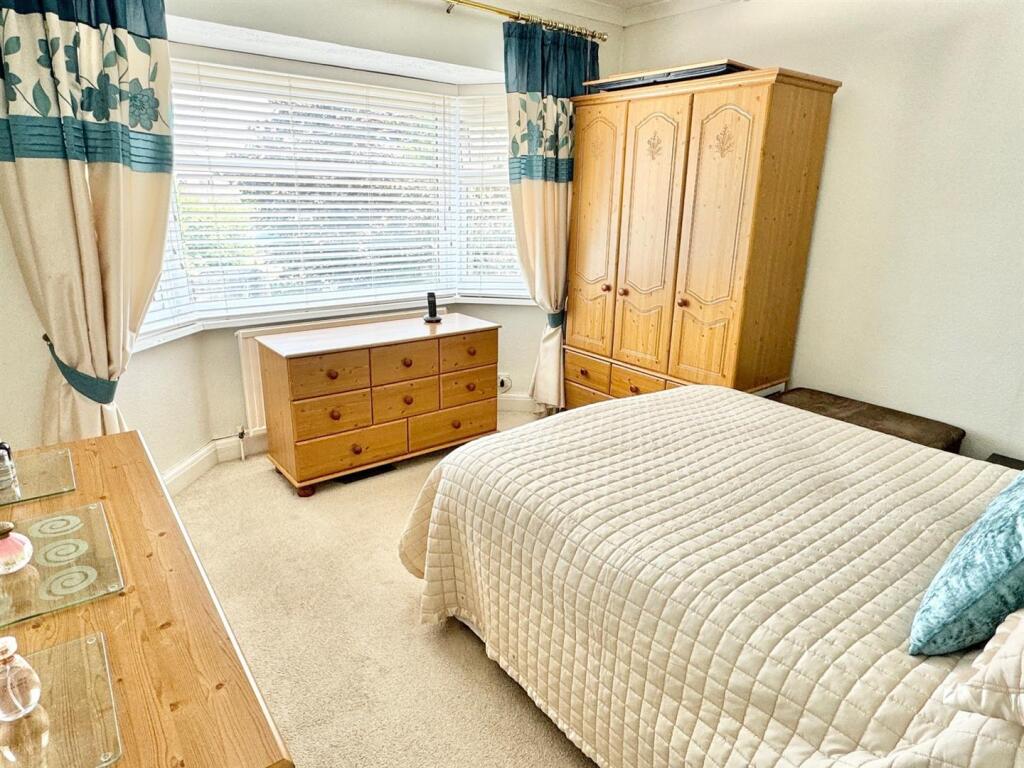 Bed 1.jpg