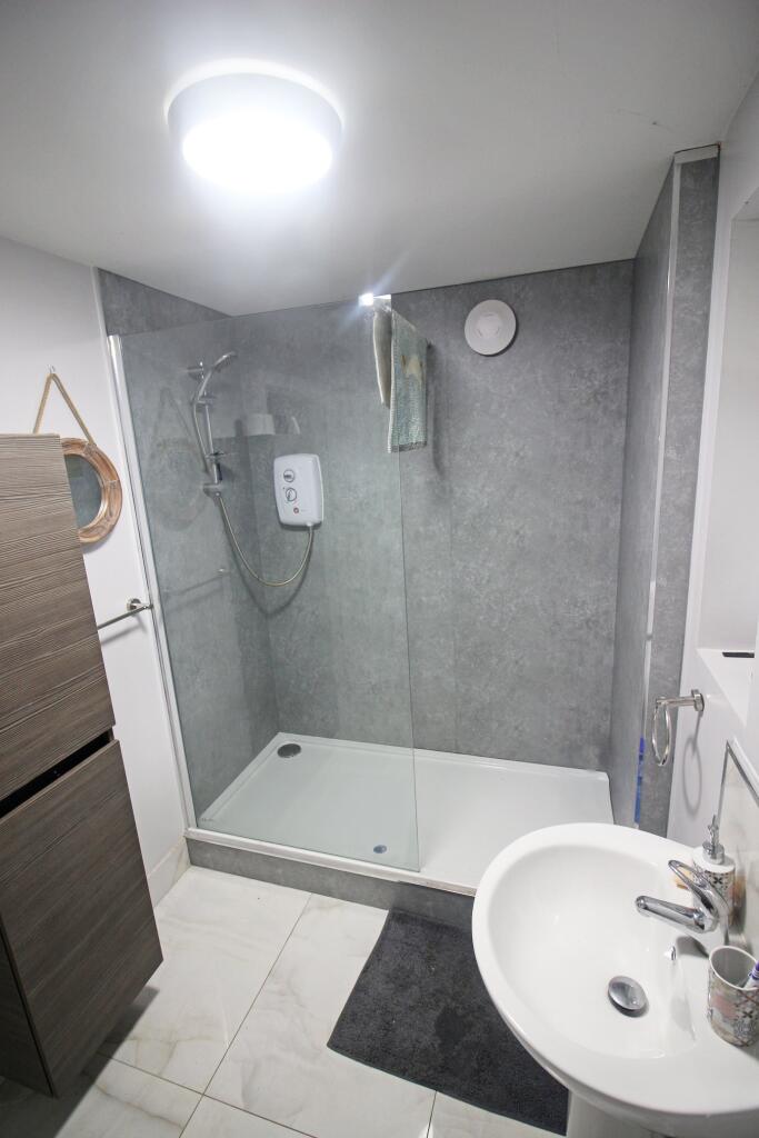 OFFICE/RECEPTION SHOWER ROOM