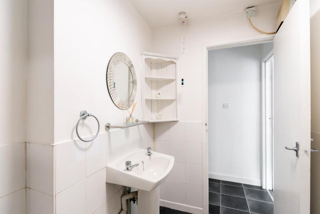 DAORSEKULTSA36FG - Bathroom A.jpg