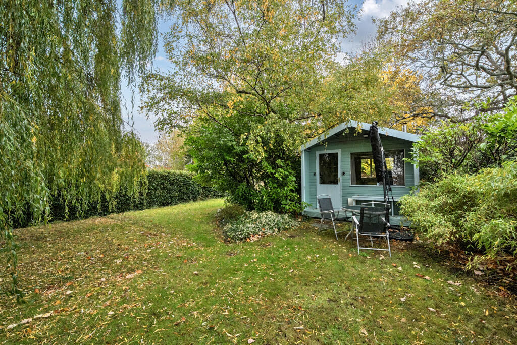 1372612-9-6901f80...