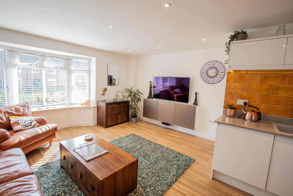 kitchen/ dining/ living area