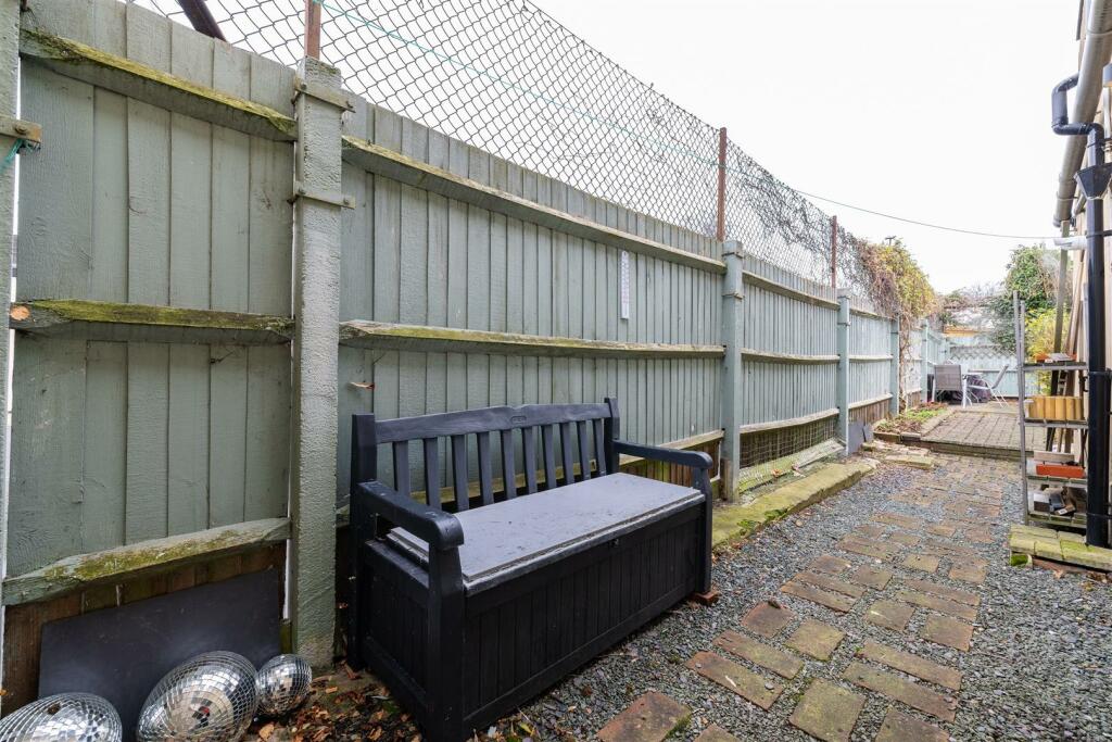 Dawlish Road, E10